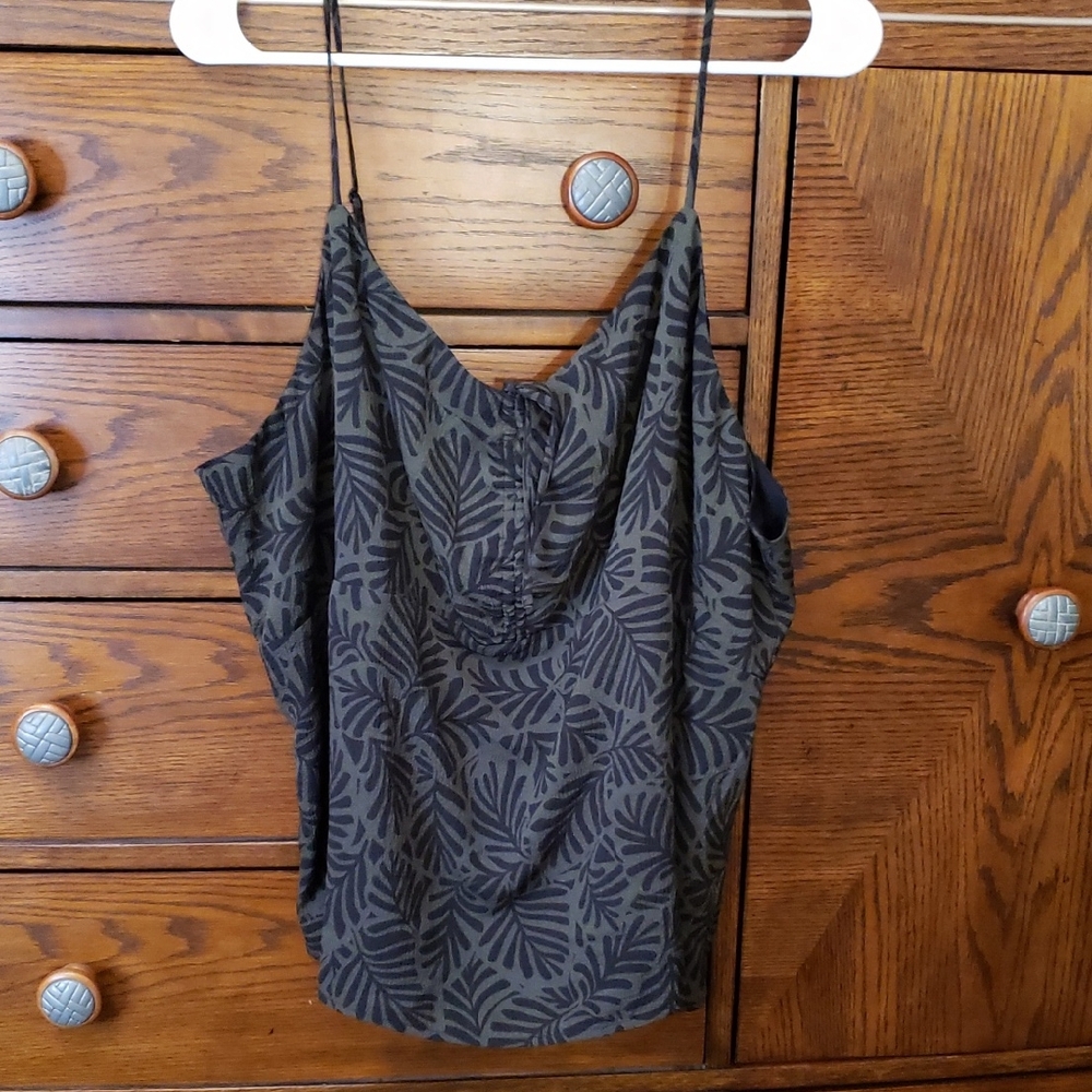 Reitmans Black and Gray Leaf Print Camisole